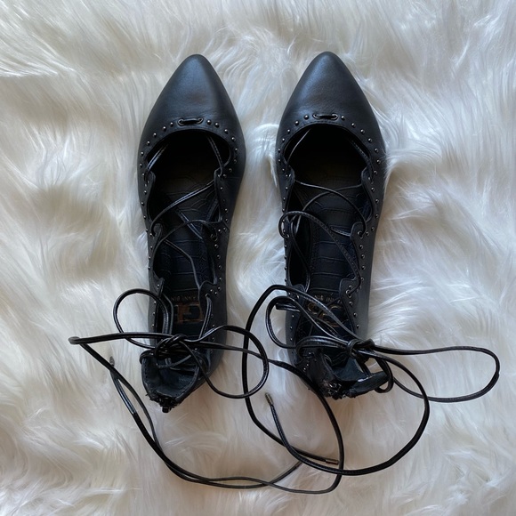 Gianni Bini Flats - Picture 4 of 5